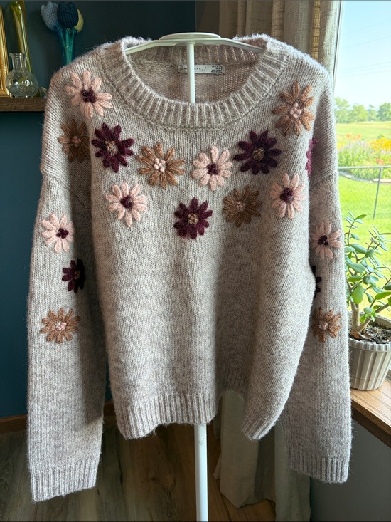 Black Tape_ Sweaters - Black Tape Crewneck Floral Applique Sweater